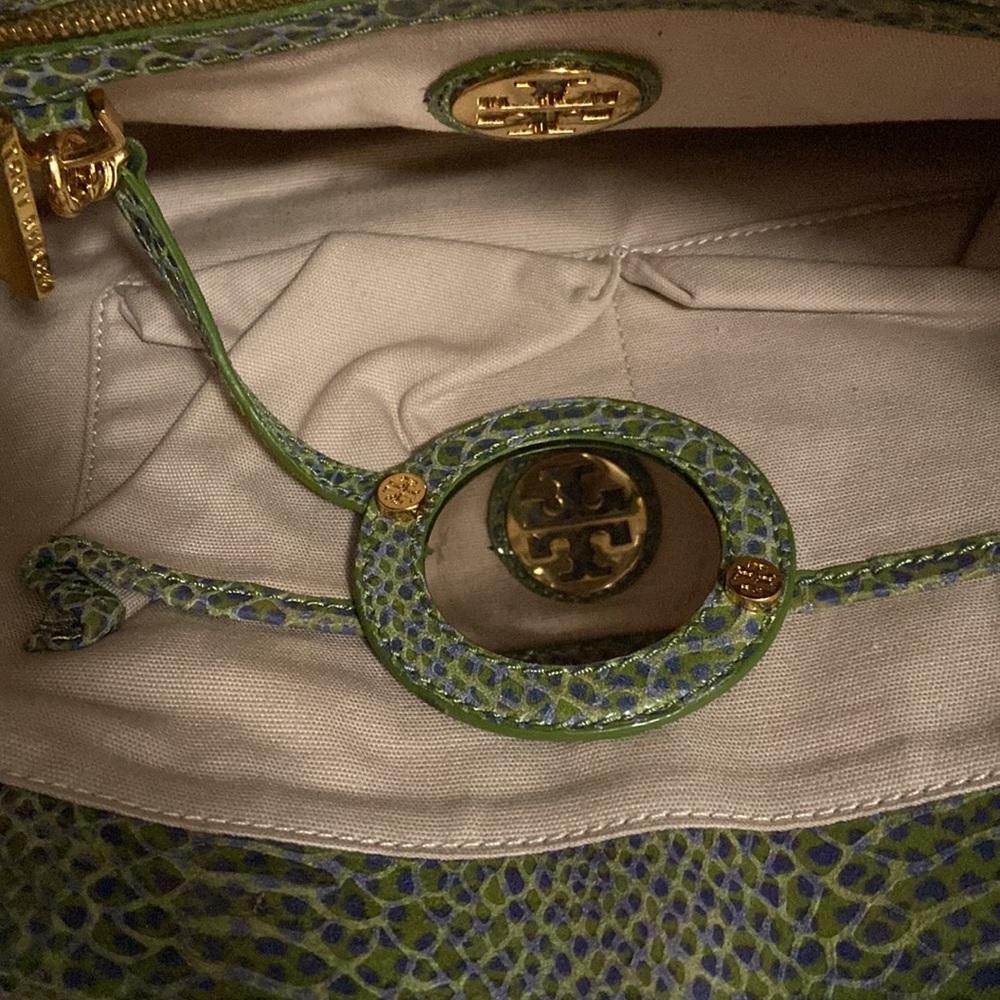 Chic Handbag - image 6